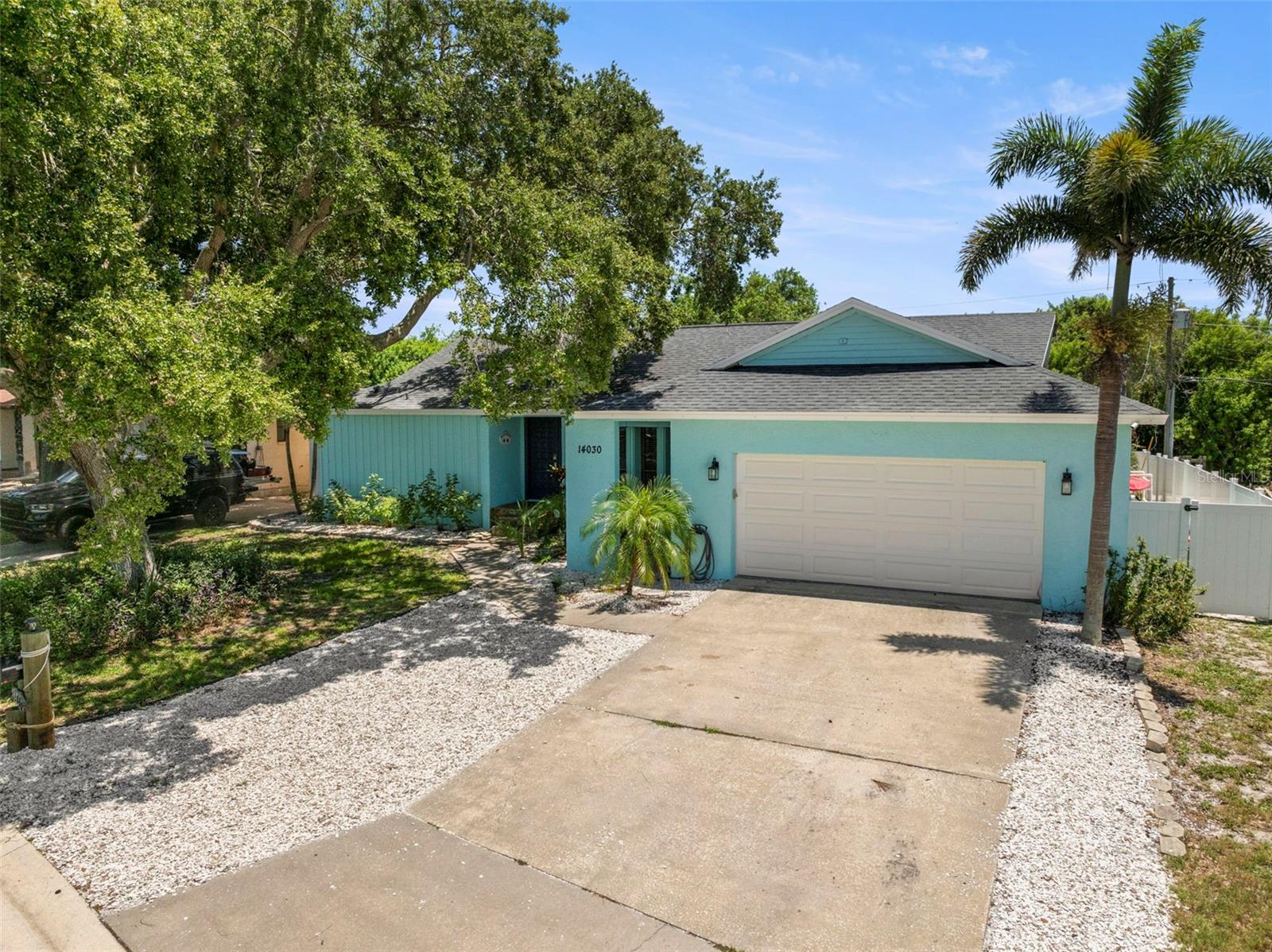 Listing photo id 3 for 14030 79th Avenue