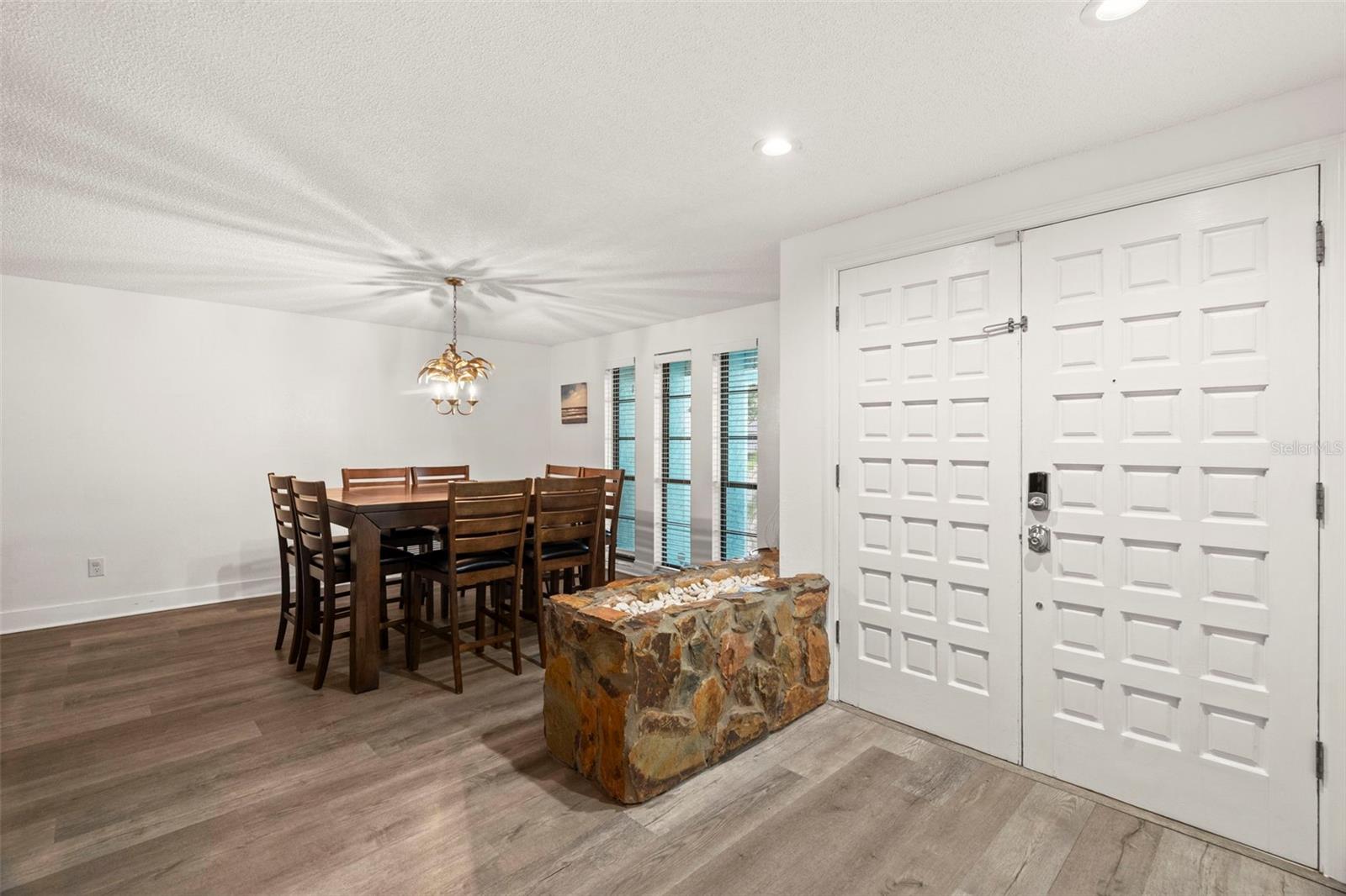 Listing photo id 4 for 14030 79th Avenue