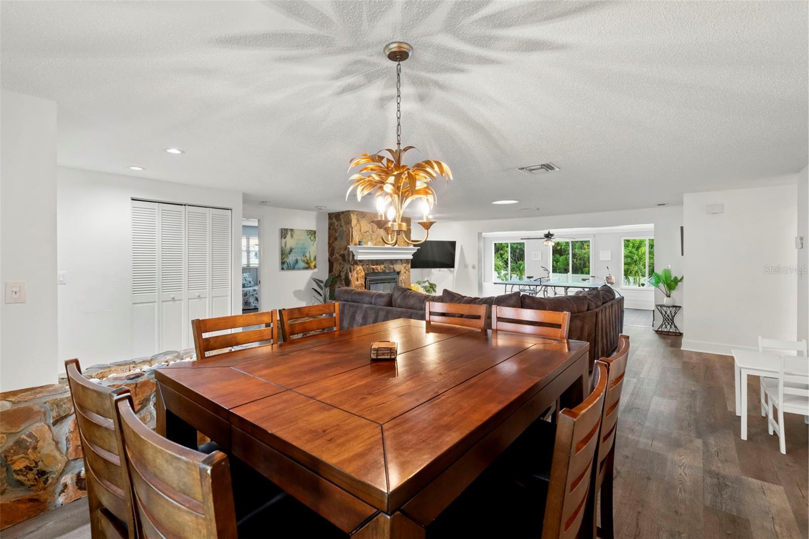 Listing photo id 5 for 14030 79th Avenue