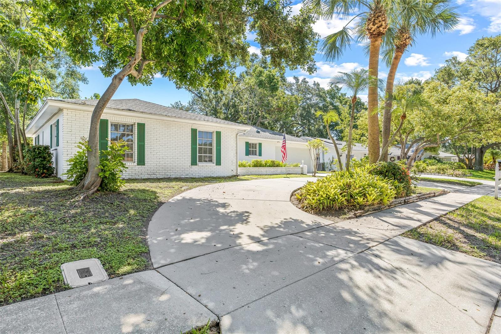 Image 2 of 39 For 2320 Harn Boulevard