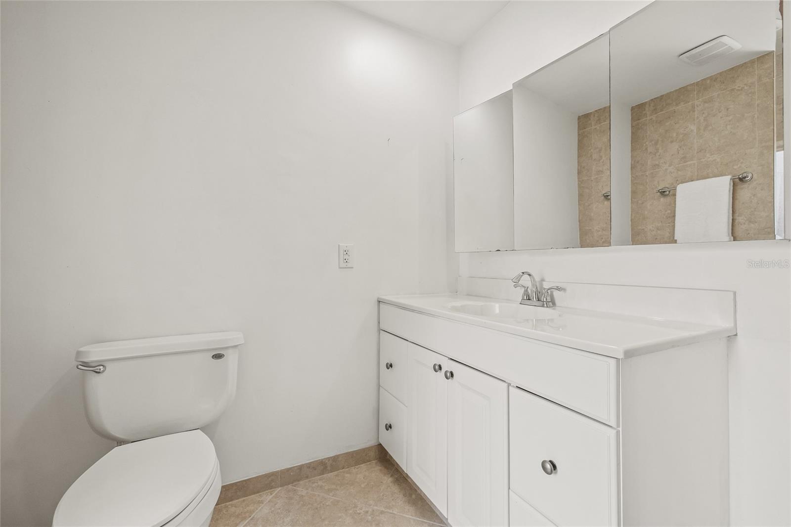 Image 24 of 39 For 2320 Harn Boulevard