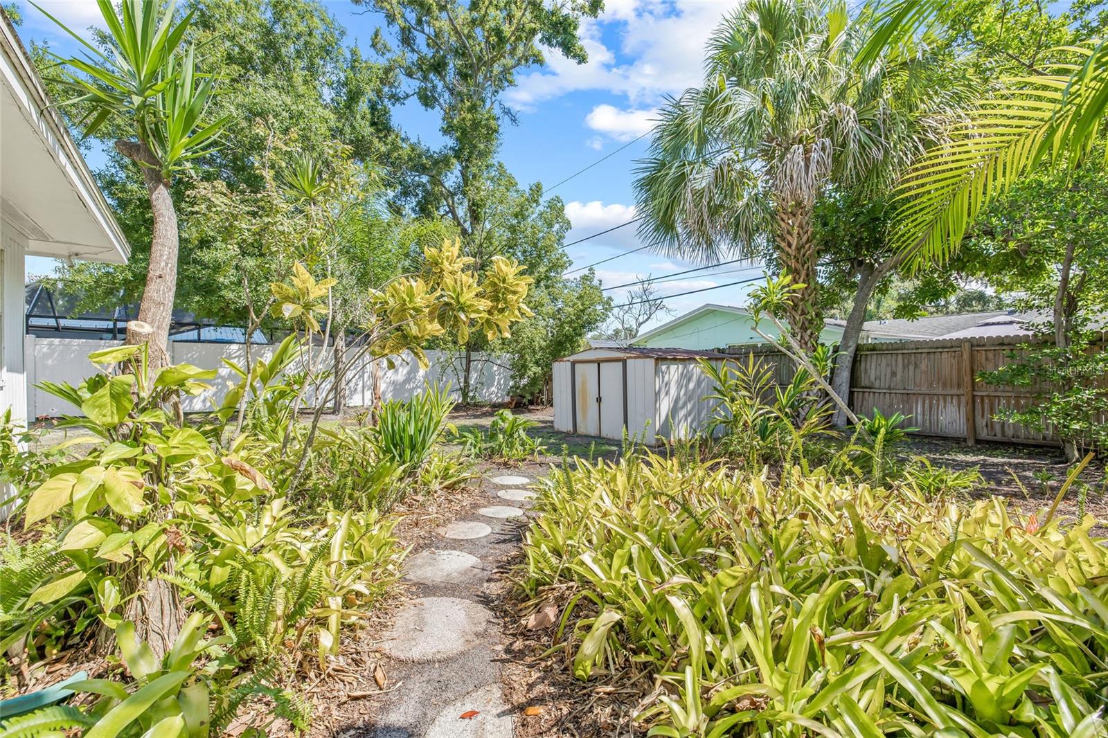 Image 33 of 39 For 2320 Harn Boulevard