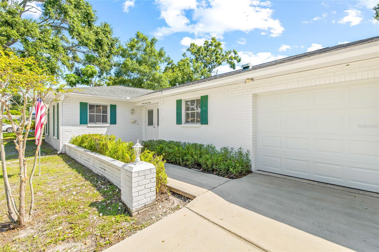 Image 5 of 39 For 2320 Harn Boulevard
