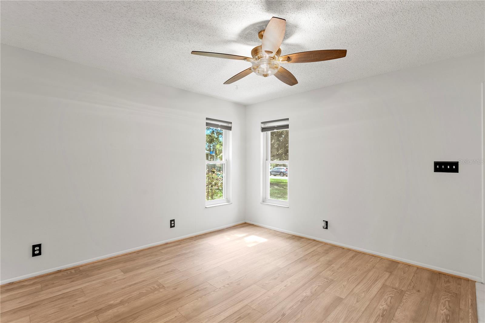 Image 7 of 37 For 441 75th Avenue N