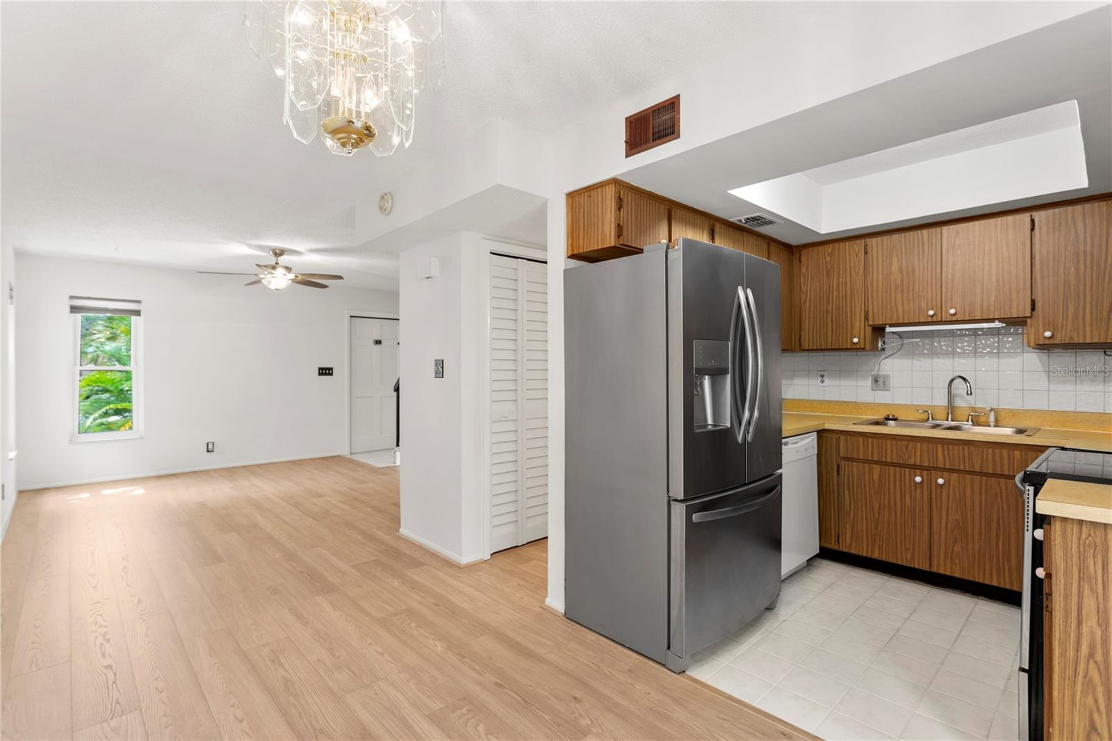 Image 9 of 37 For 441 75th Avenue N
