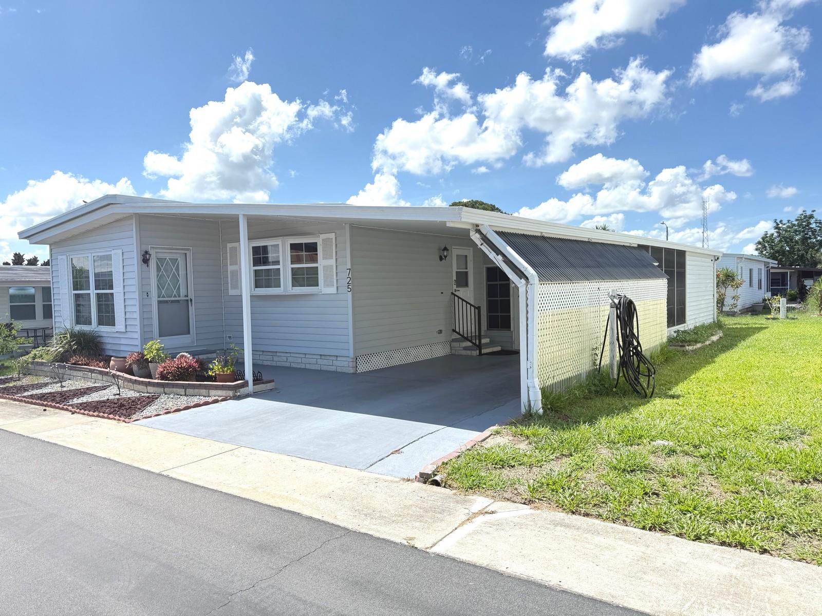 Image 4 of 80 For 725 Sugar Palm Street
