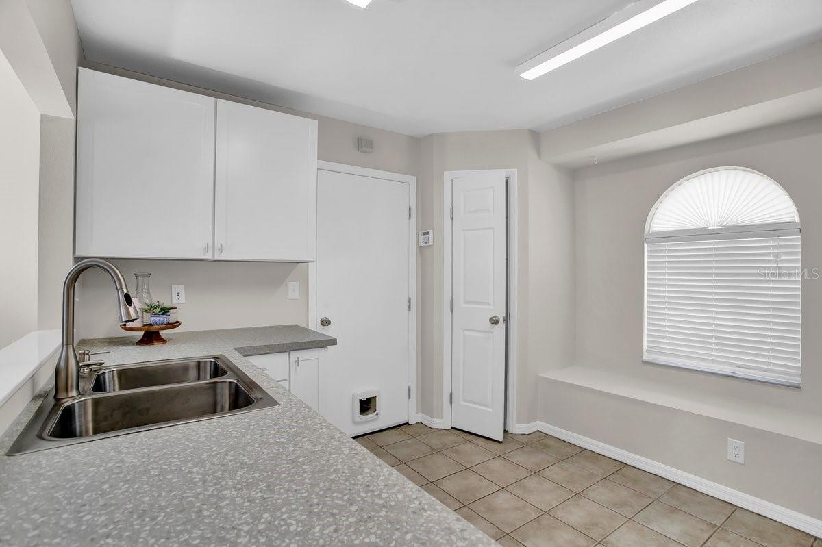 Listing photo id 8 for 1706 Erin Brooke Drive