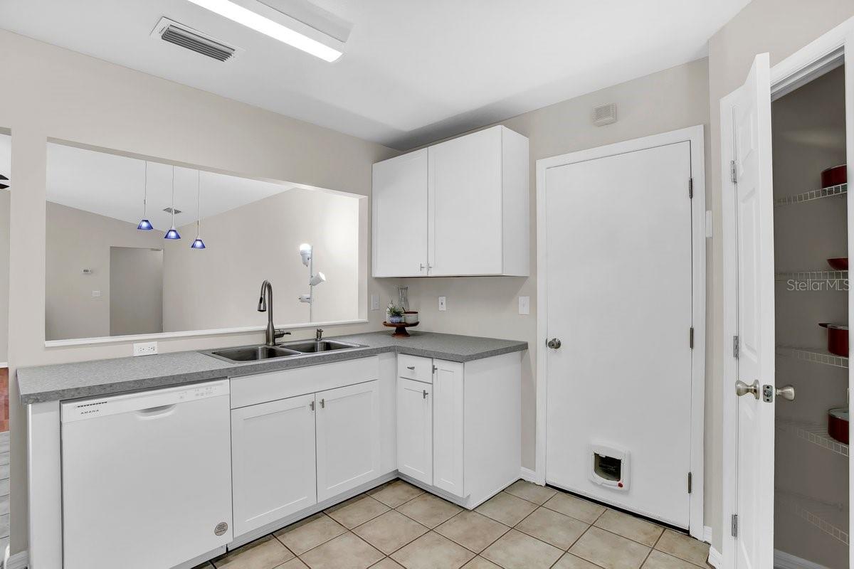 Listing photo id 9 for 1706 Erin Brooke Drive