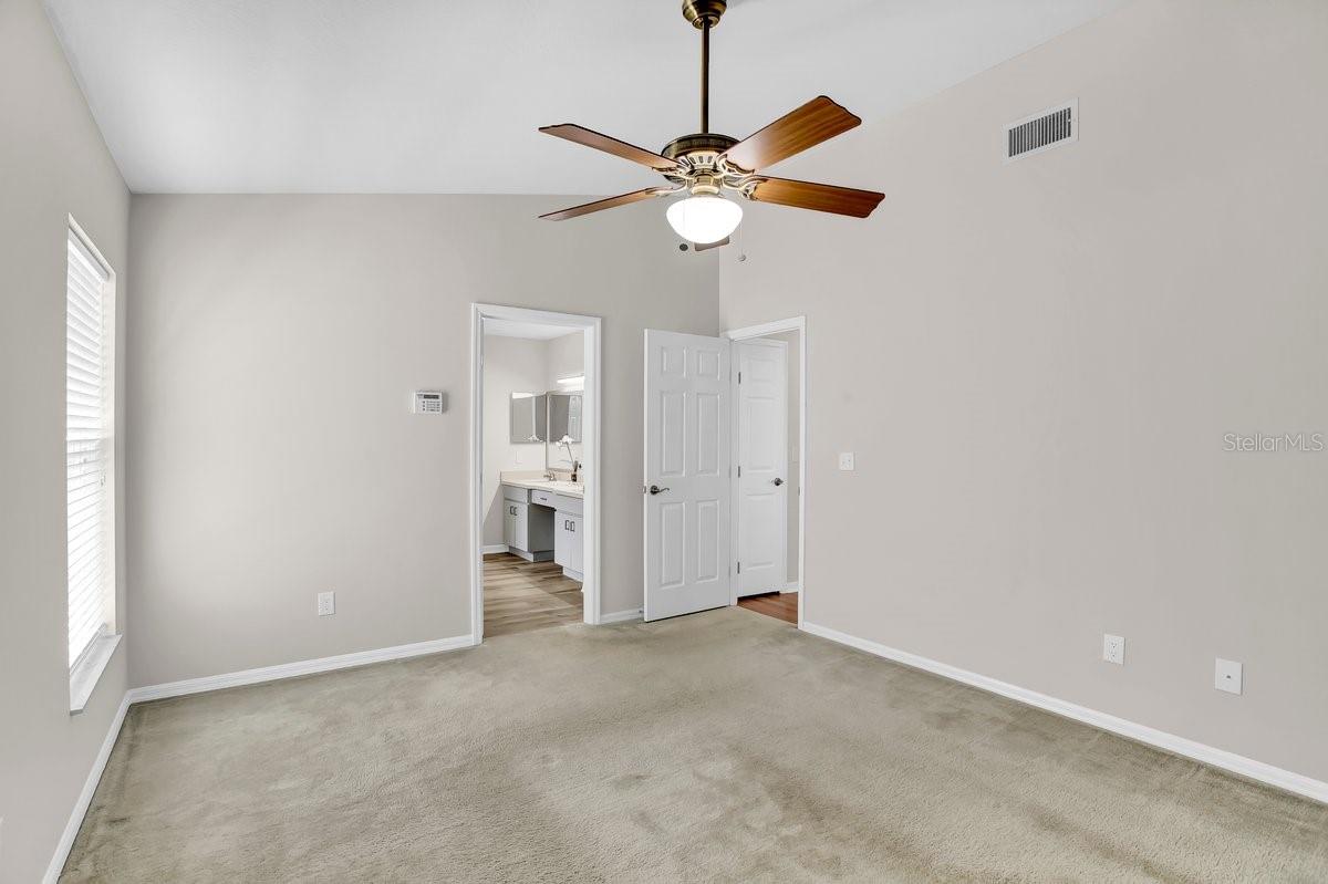 Listing photo id 12 for 1706 Erin Brooke Drive
