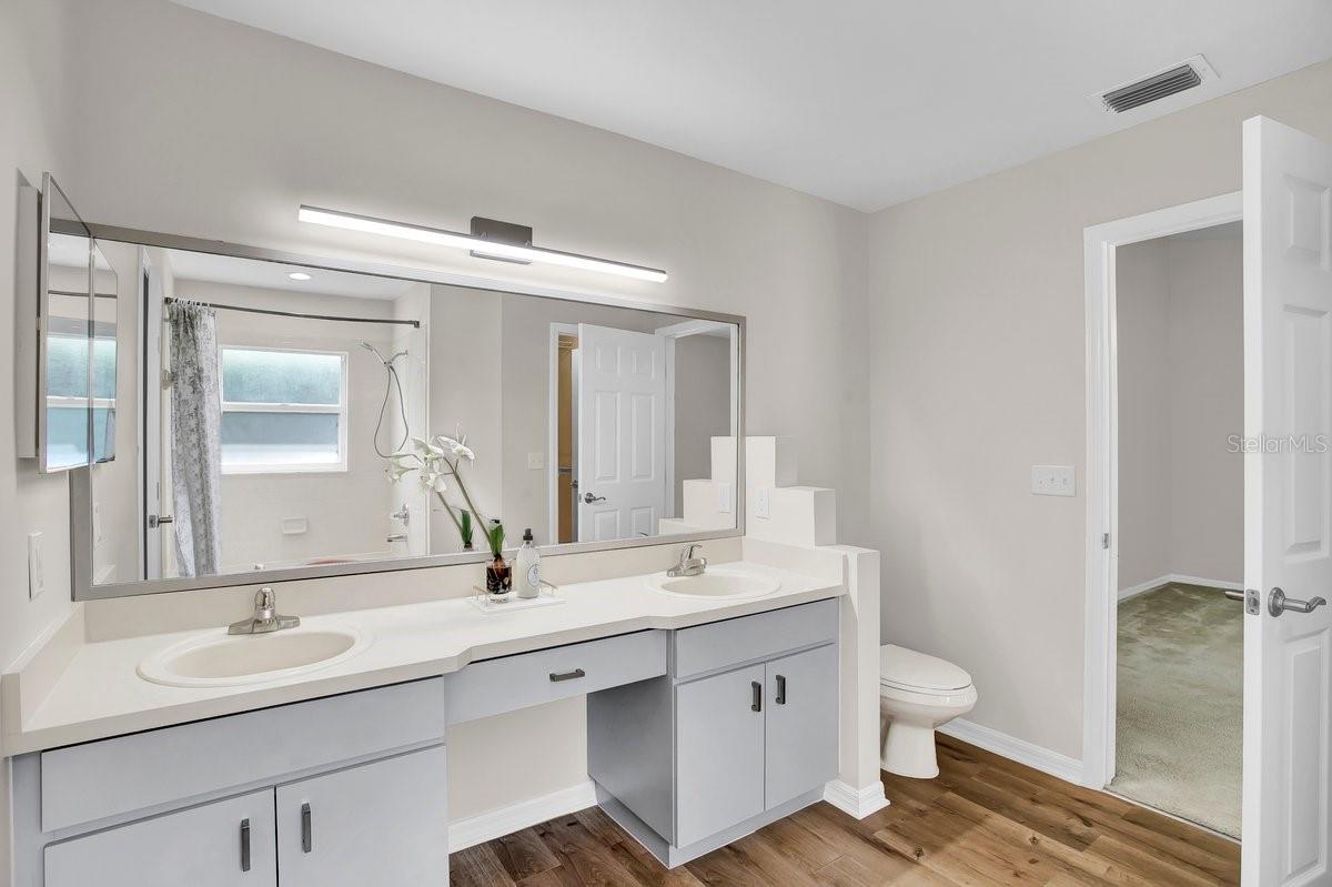 Listing photo id 13 for 1706 Erin Brooke Drive