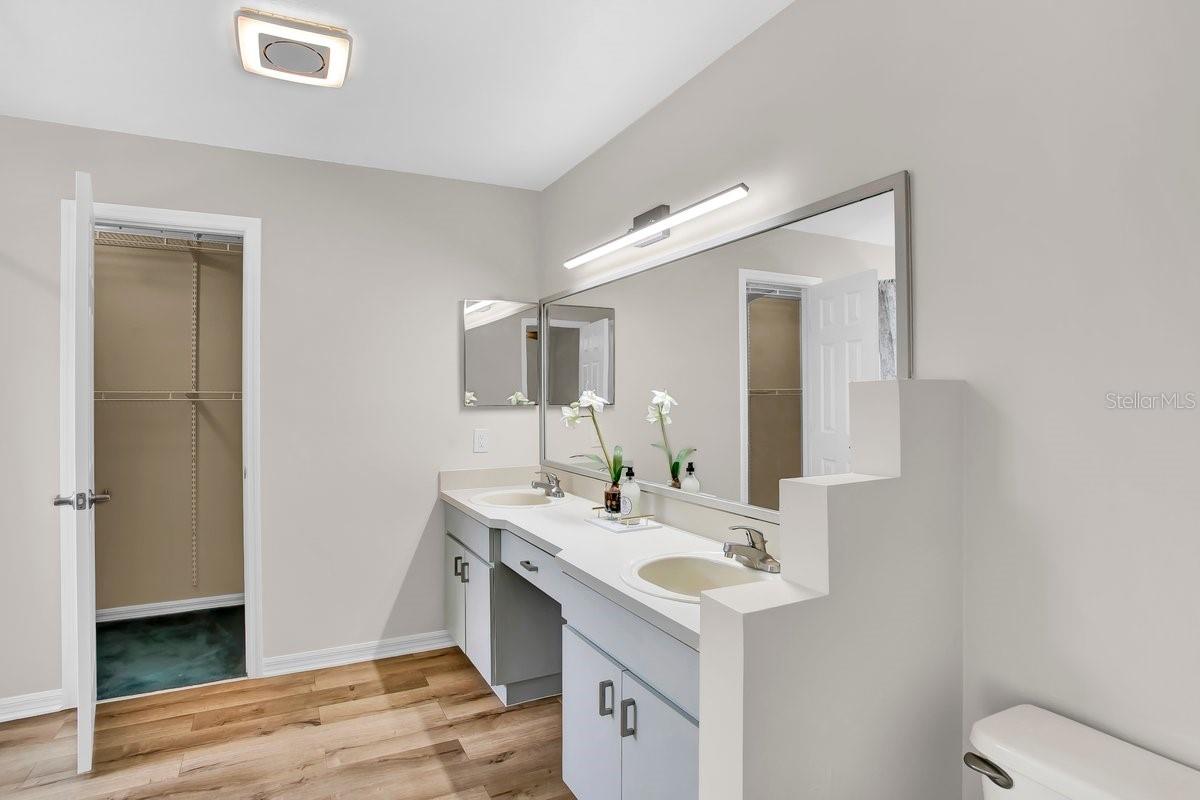 Listing photo id 14 for 1706 Erin Brooke Drive