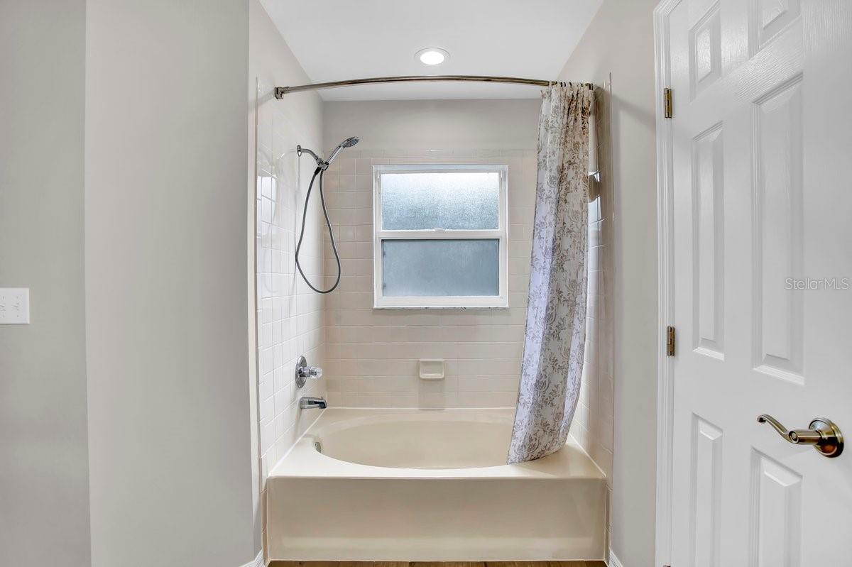 Listing photo id 16 for 1706 Erin Brooke Drive