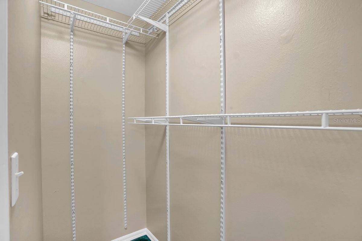 Listing photo id 17 for 1706 Erin Brooke Drive