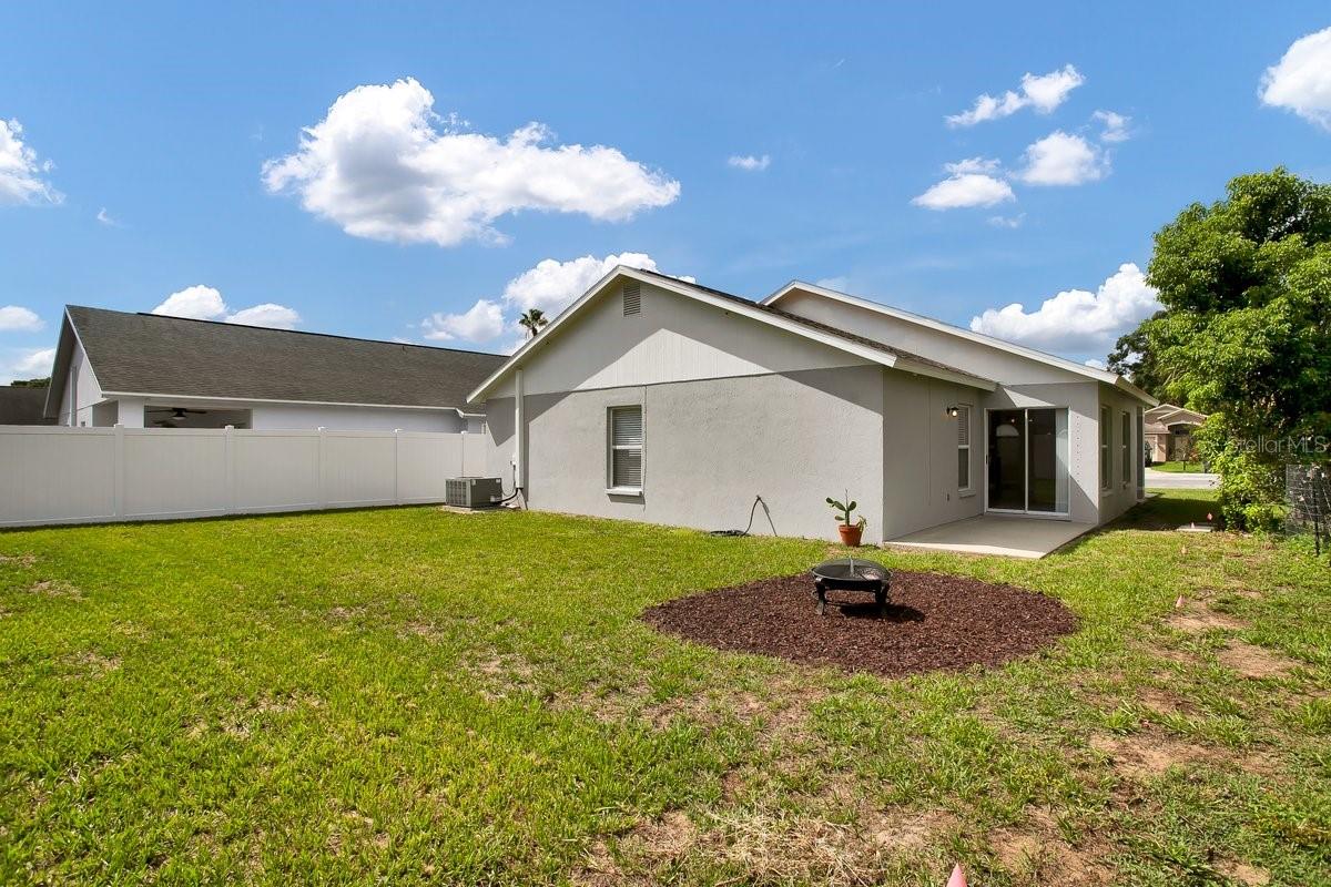 Listing photo id 23 for 1706 Erin Brooke Drive