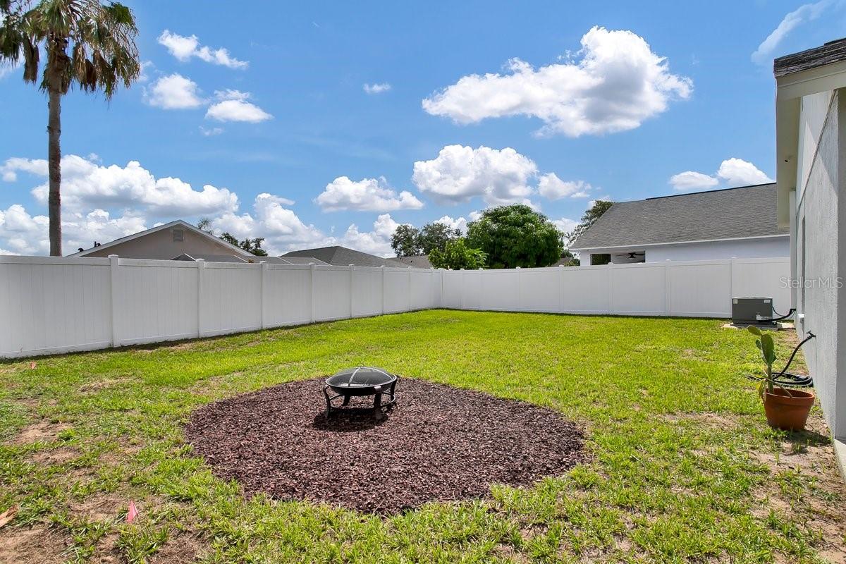 Listing photo id 25 for 1706 Erin Brooke Drive