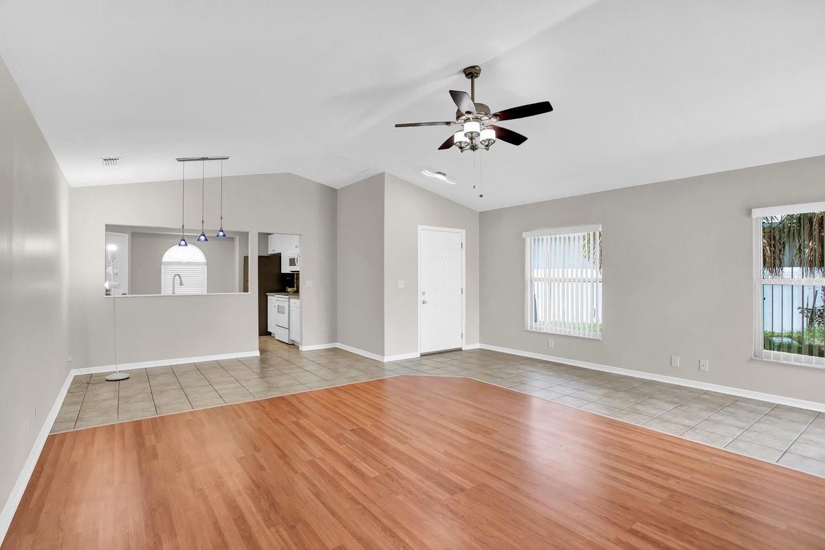 Listing photo id 4 for 1706 Erin Brooke Drive
