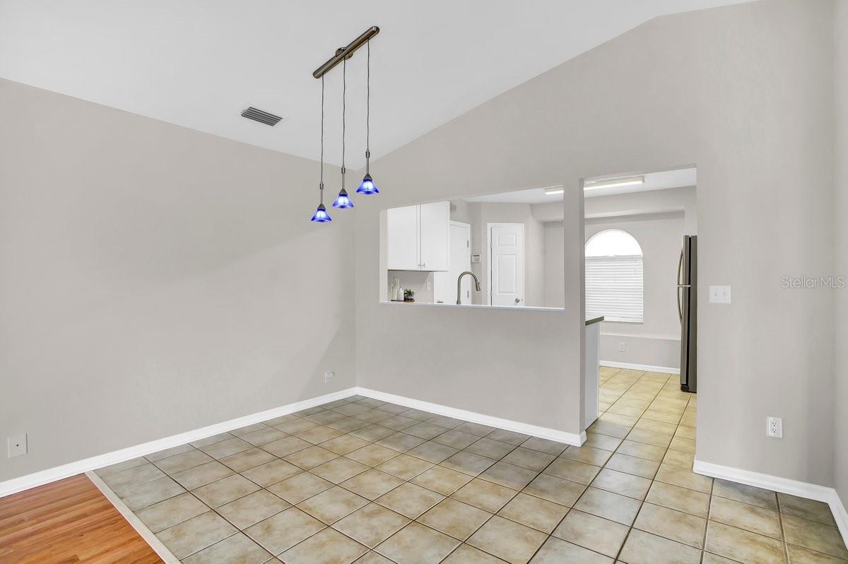 Listing photo id 5 for 1706 Erin Brooke Drive