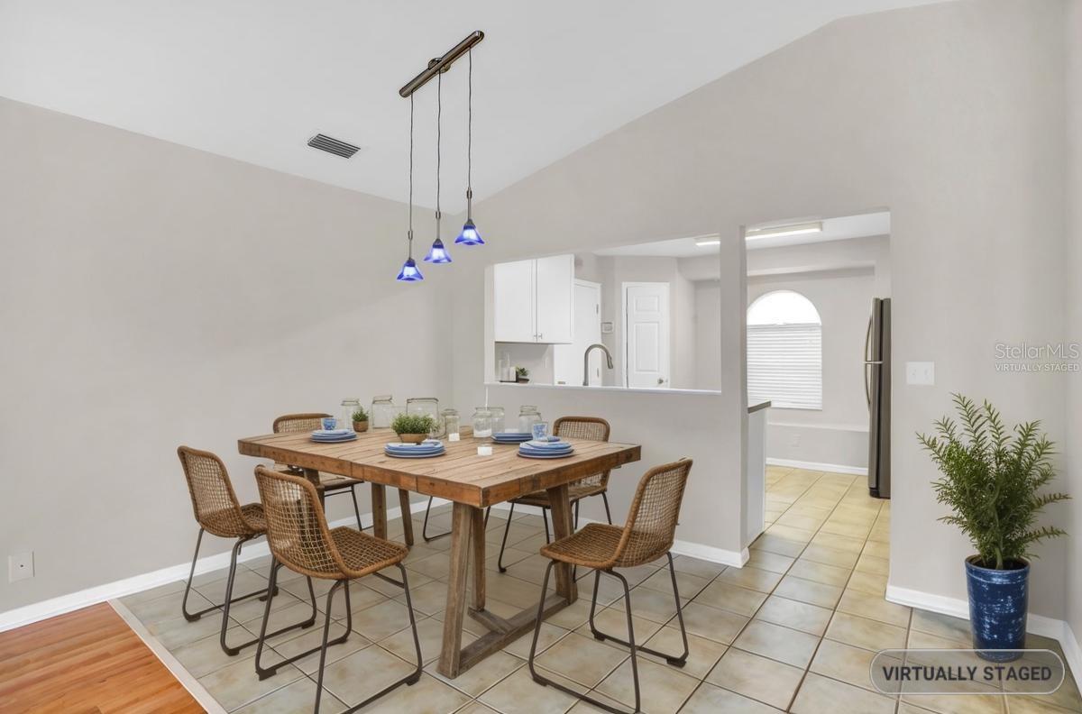 Listing photo id 6 for 1706 Erin Brooke Drive