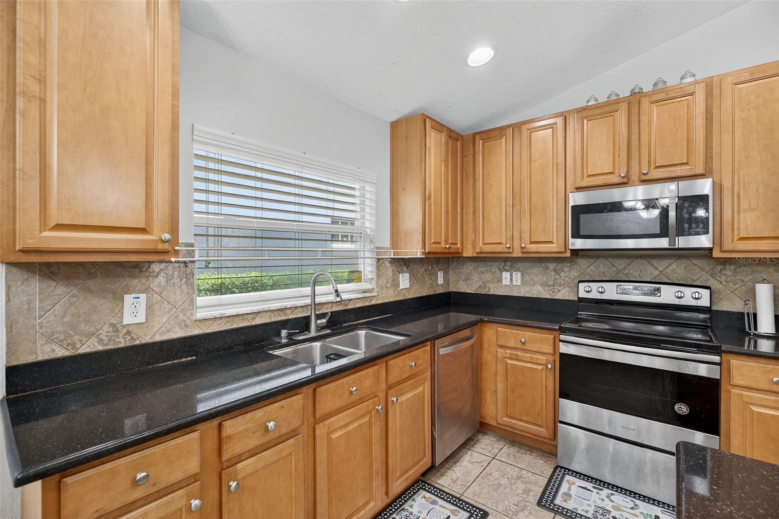 Image 10 of 46 For 3718 Beneraid Street