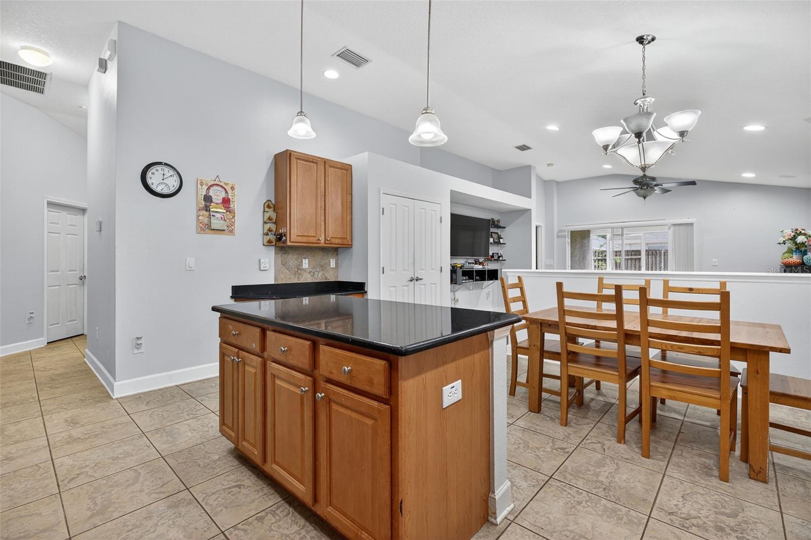 Image 11 of 46 For 3718 Beneraid Street