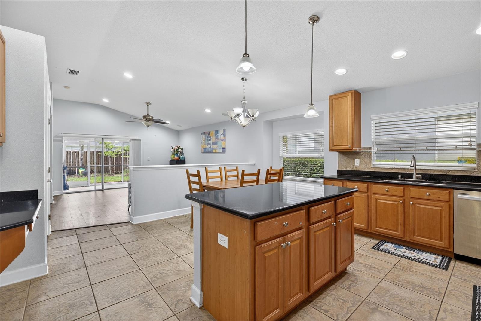 Image 6 of 46 For 3718 Beneraid Street