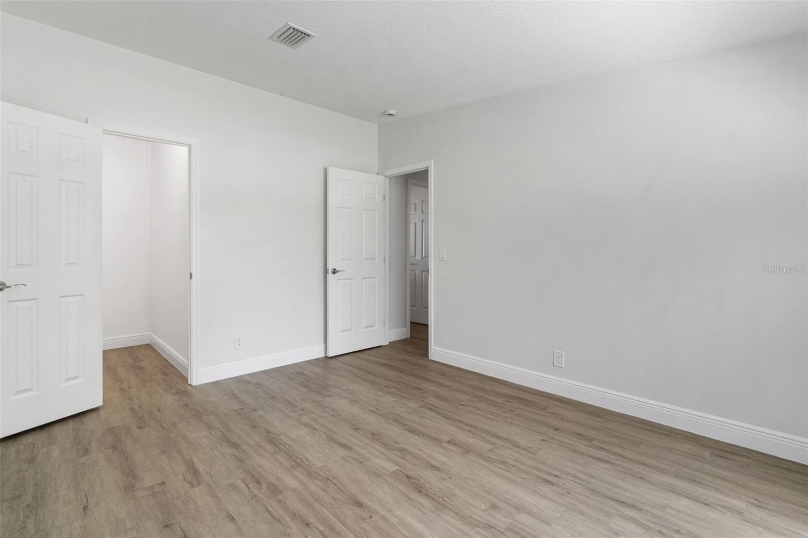 Image 17 of 29 For 5295 Rollingdale Court