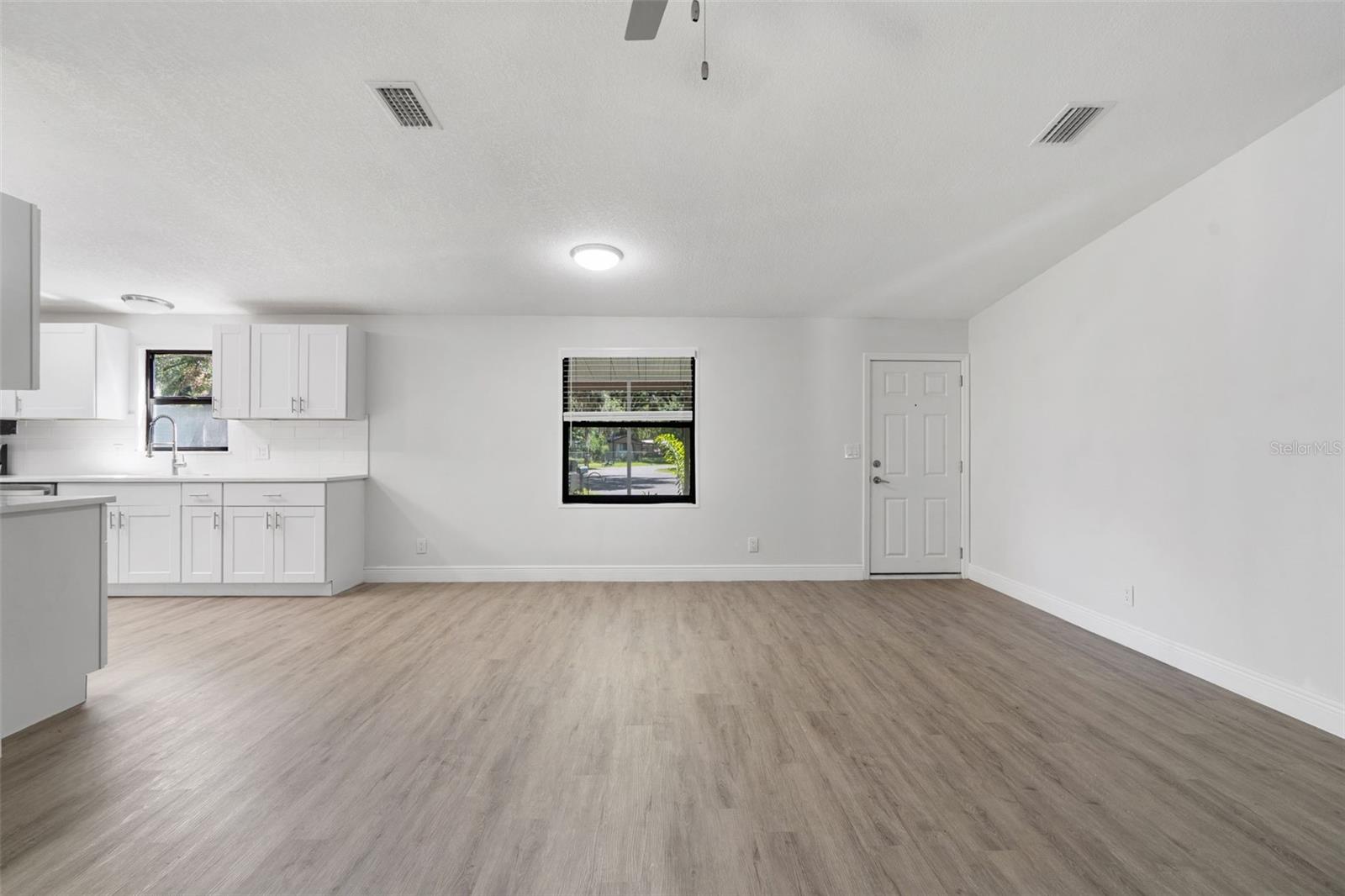 Image 7 of 29 For 5295 Rollingdale Court