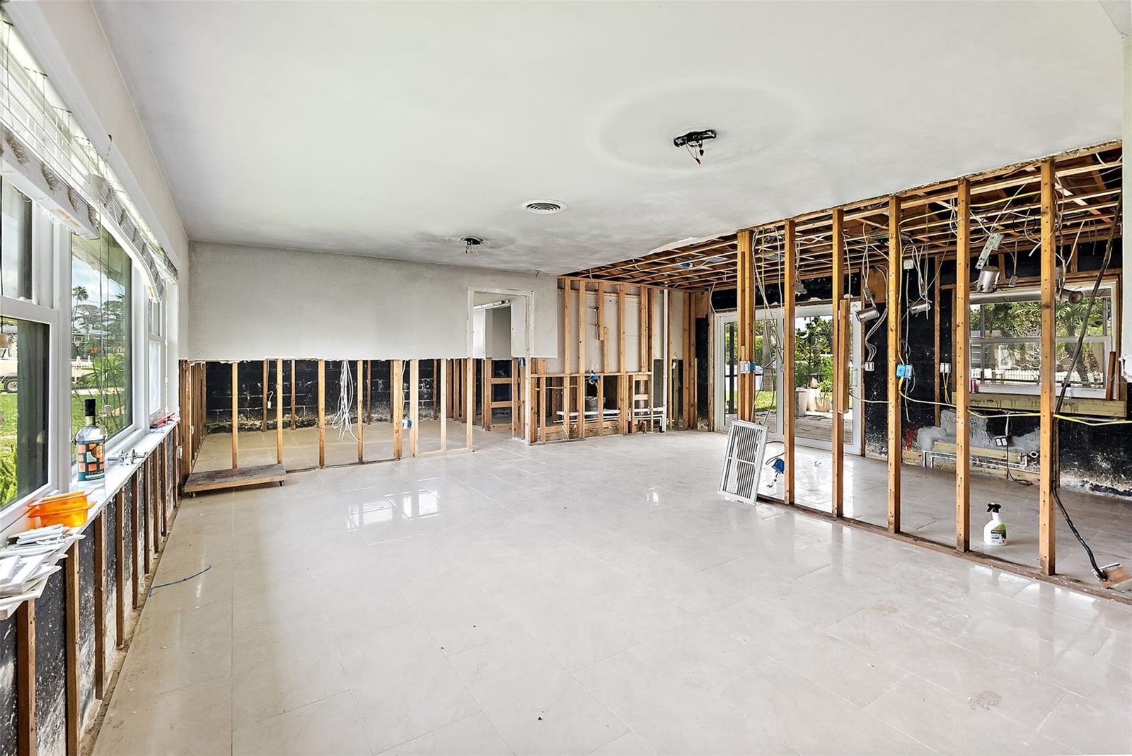 Image 9 of 39 For 5285 Dover Street Ne