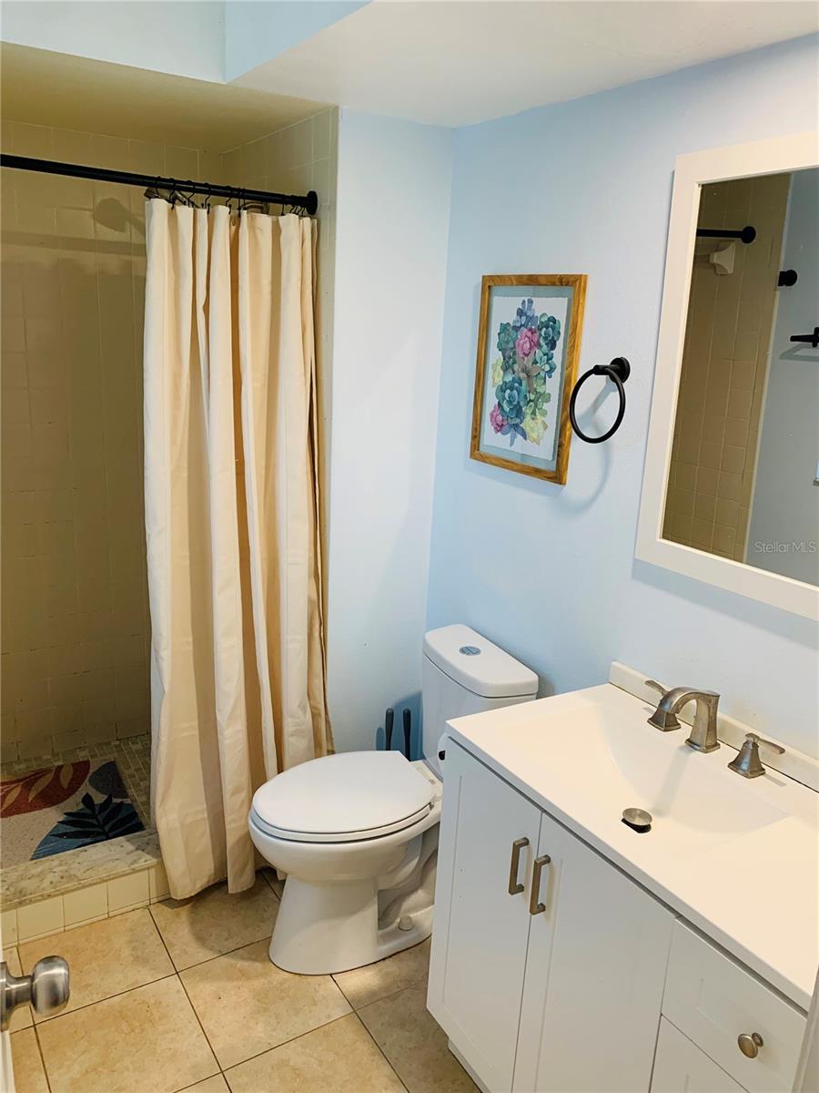 Image 5 of 6 For 402 Evergreen Drive