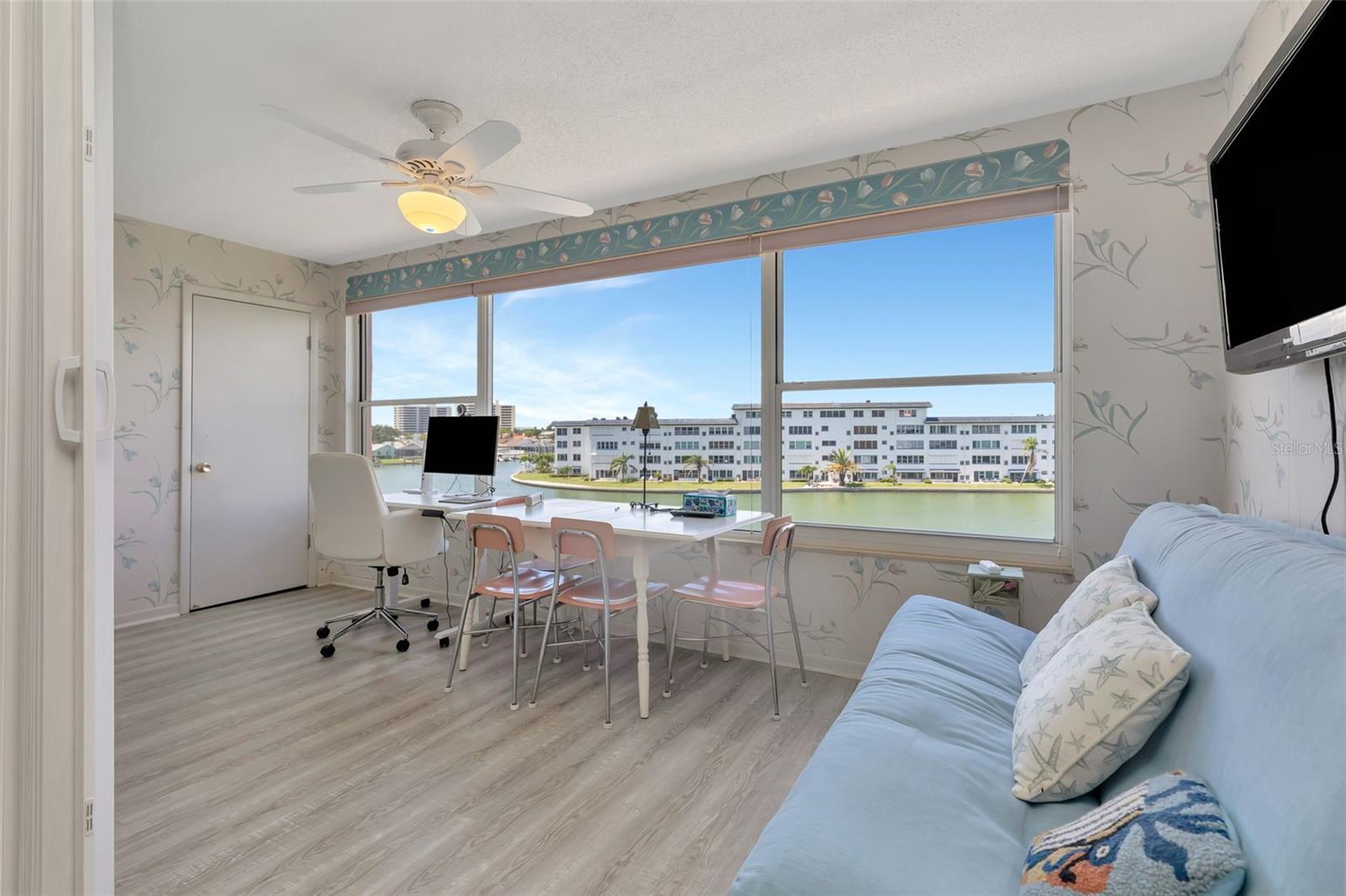Image 12 of 40 For 6025 Shore Boulevard S 408