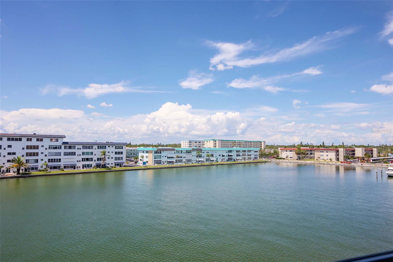Image 16 of 40 For 6025 Shore Boulevard S 408