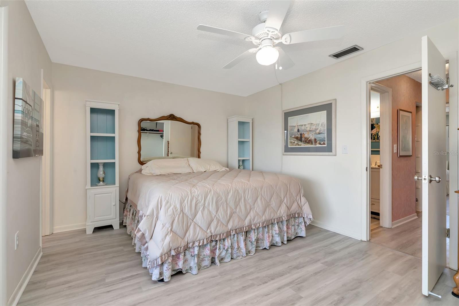 Image 18 of 40 For 6025 Shore Boulevard S 408