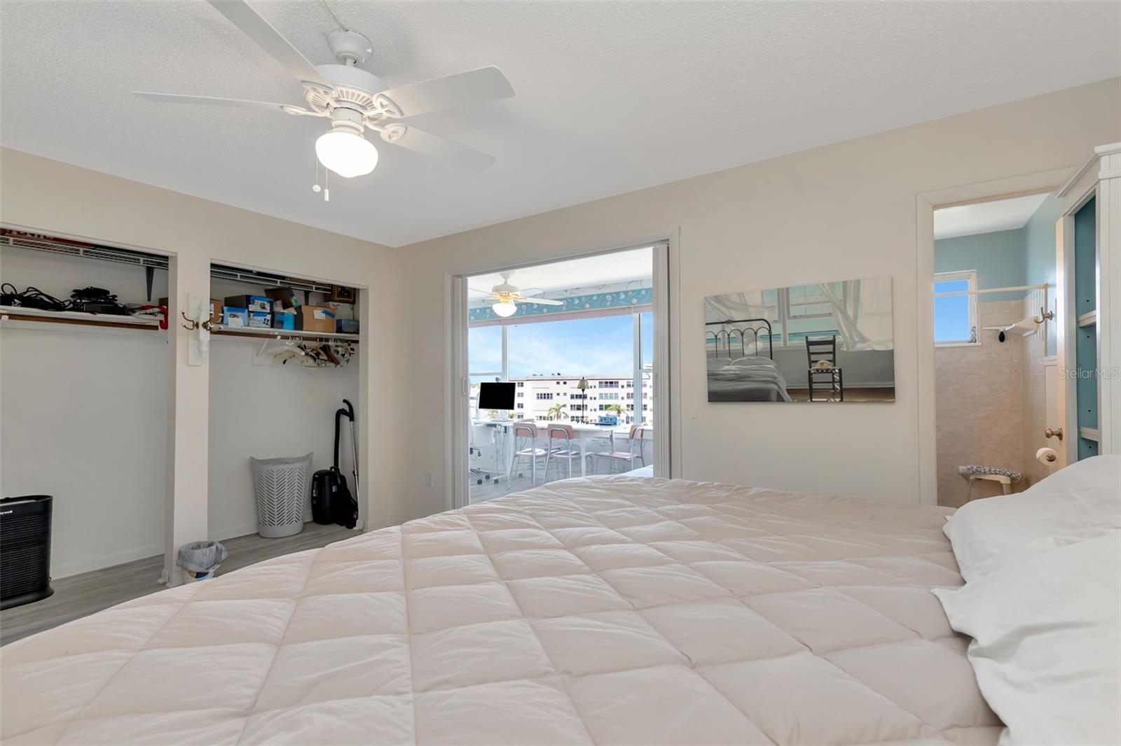 Image 19 of 40 For 6025 Shore Boulevard S 408