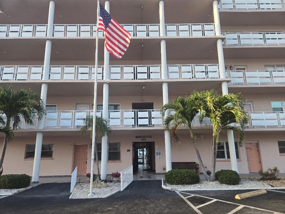 Image 2 of 40 For 6025 Shore Boulevard S 408