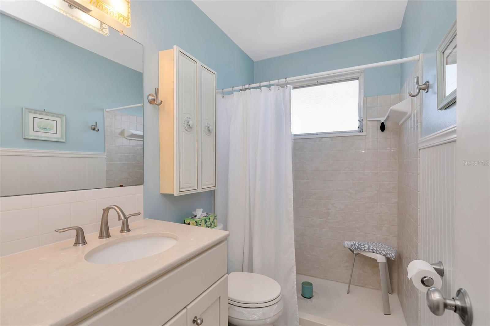Image 21 of 40 For 6025 Shore Boulevard S 408