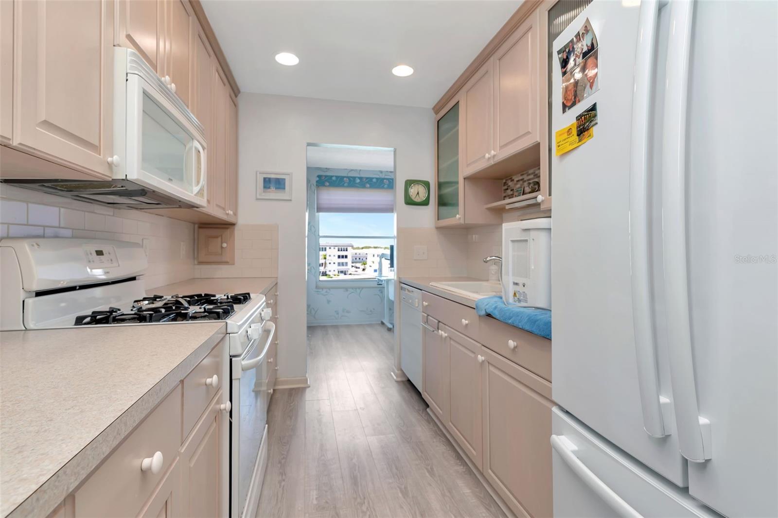 Image 9 of 40 For 6025 Shore Boulevard S 408