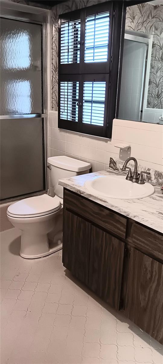 Image 15 of 21 For 401 Fern Cliff Avenue