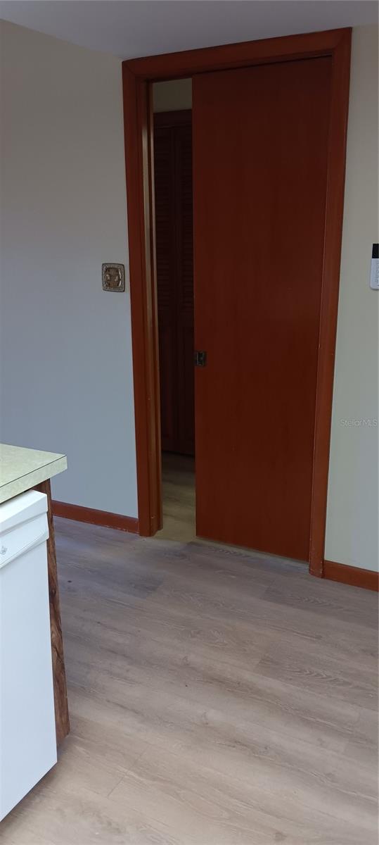 Image 20 of 21 For 401 Fern Cliff Avenue