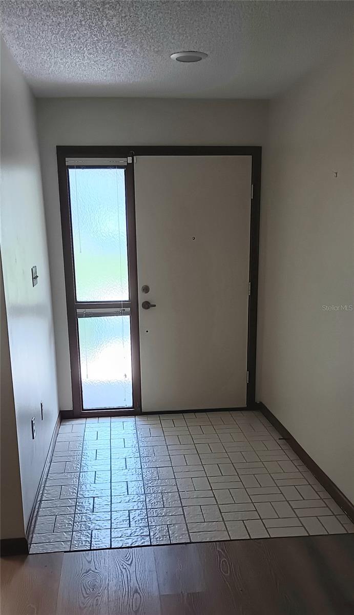 Image 4 of 21 For 401 Fern Cliff Avenue