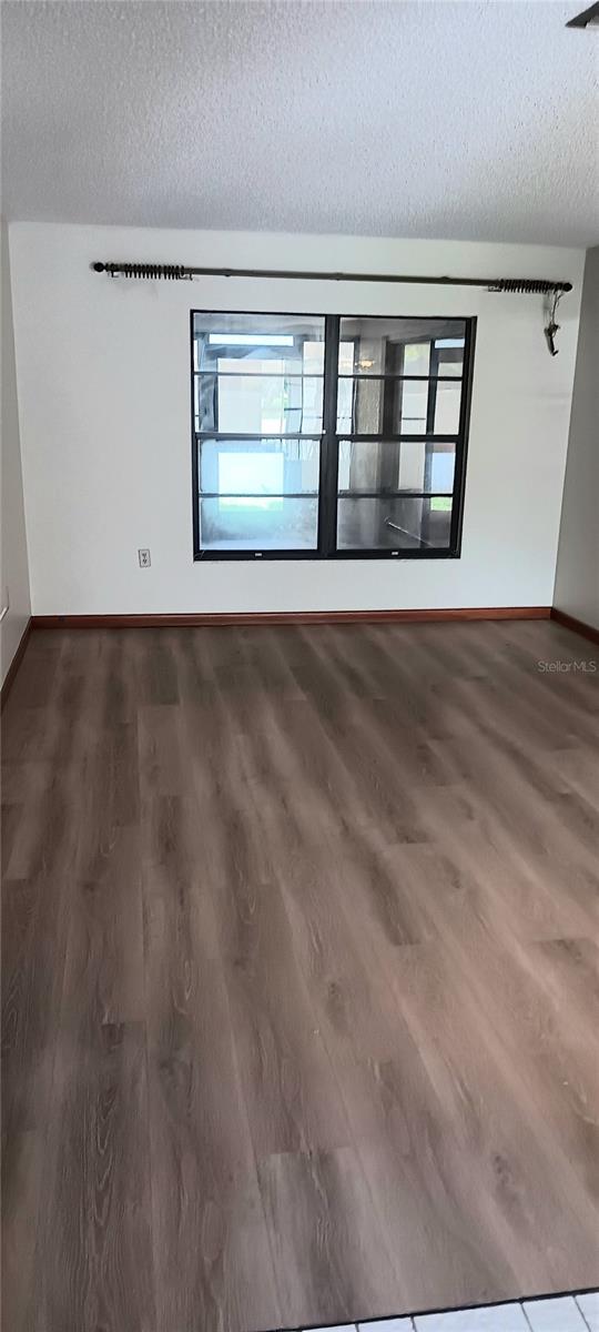 Image 6 of 21 For 401 Fern Cliff Avenue
