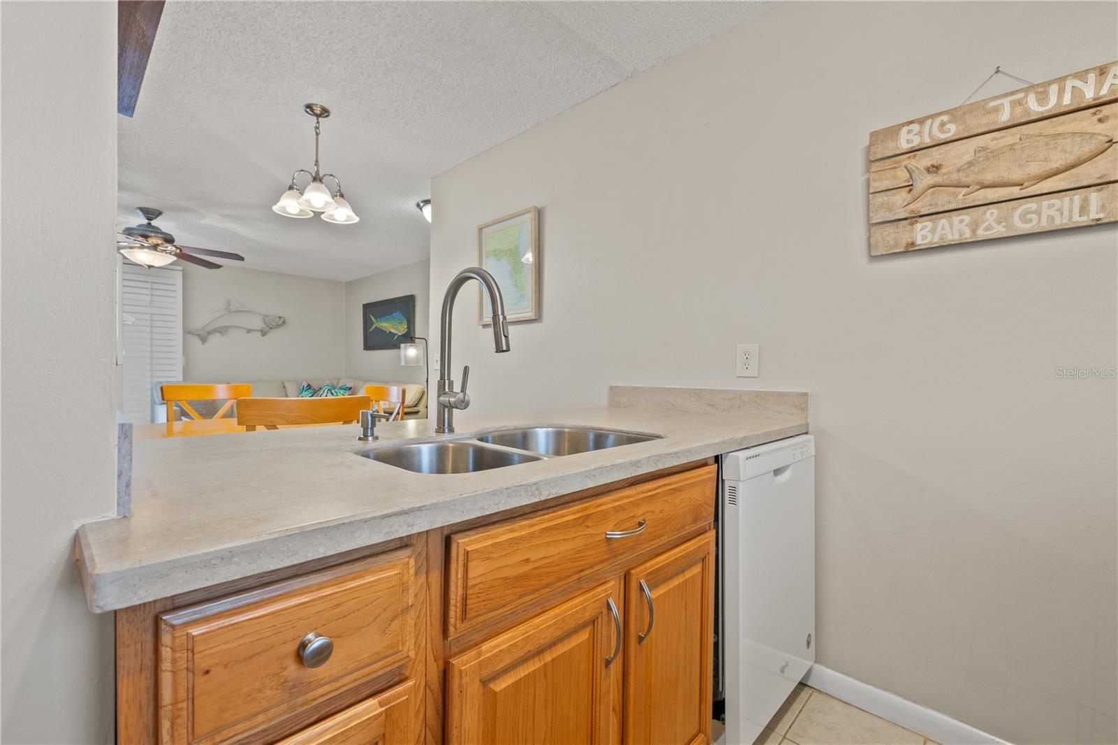 Listing photo id 10 for 380 Medallion Boulevard G