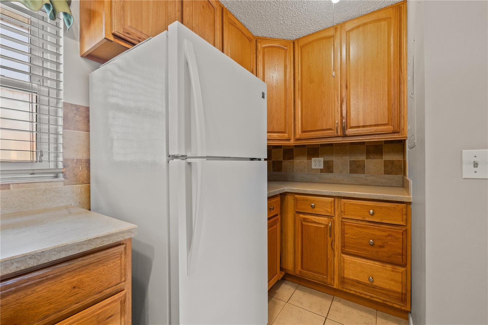 Listing photo id 11 for 380 Medallion Boulevard G