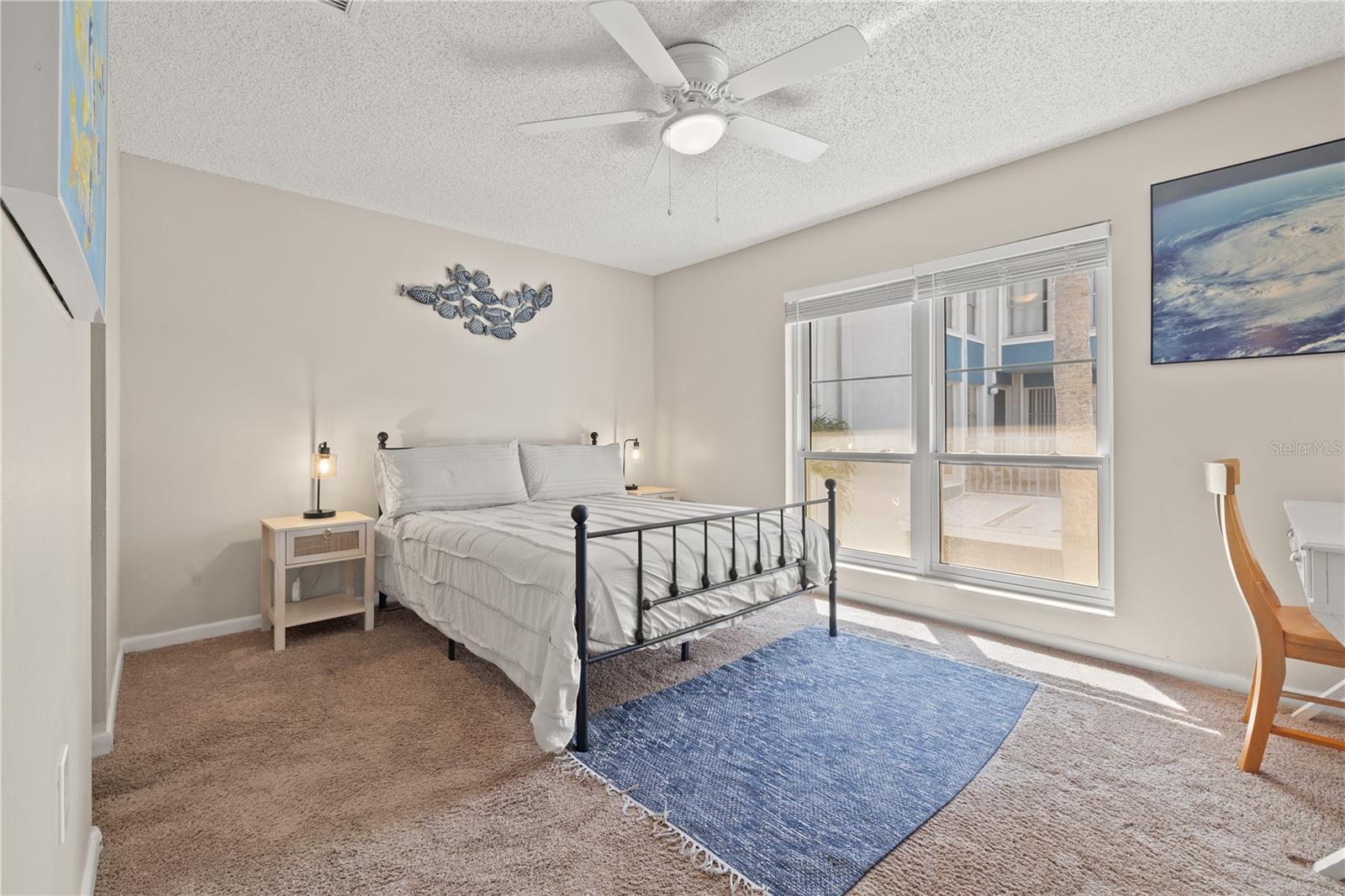 Listing photo id 13 for 380 Medallion Boulevard G