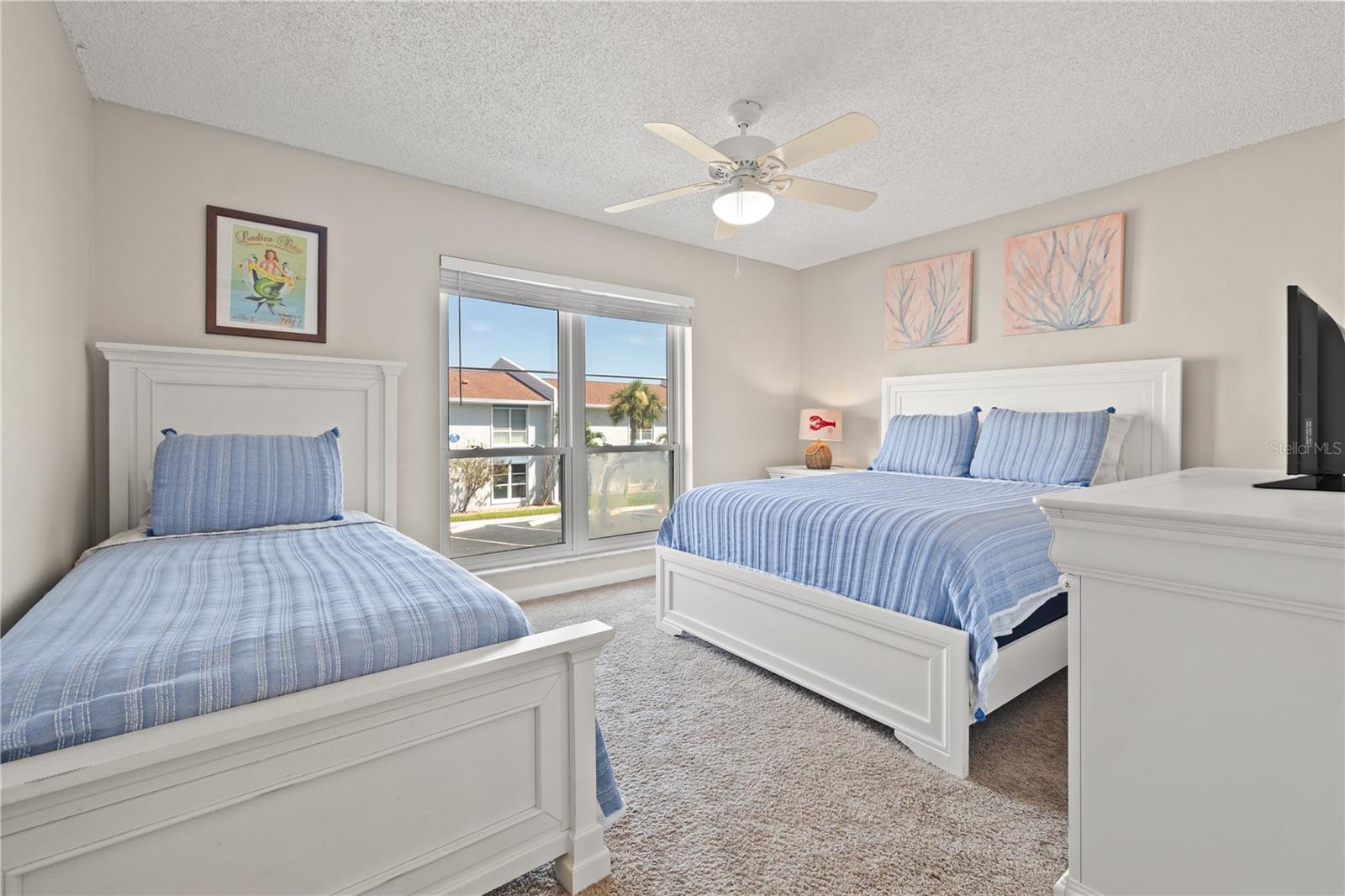 Listing photo id 17 for 380 Medallion Boulevard G