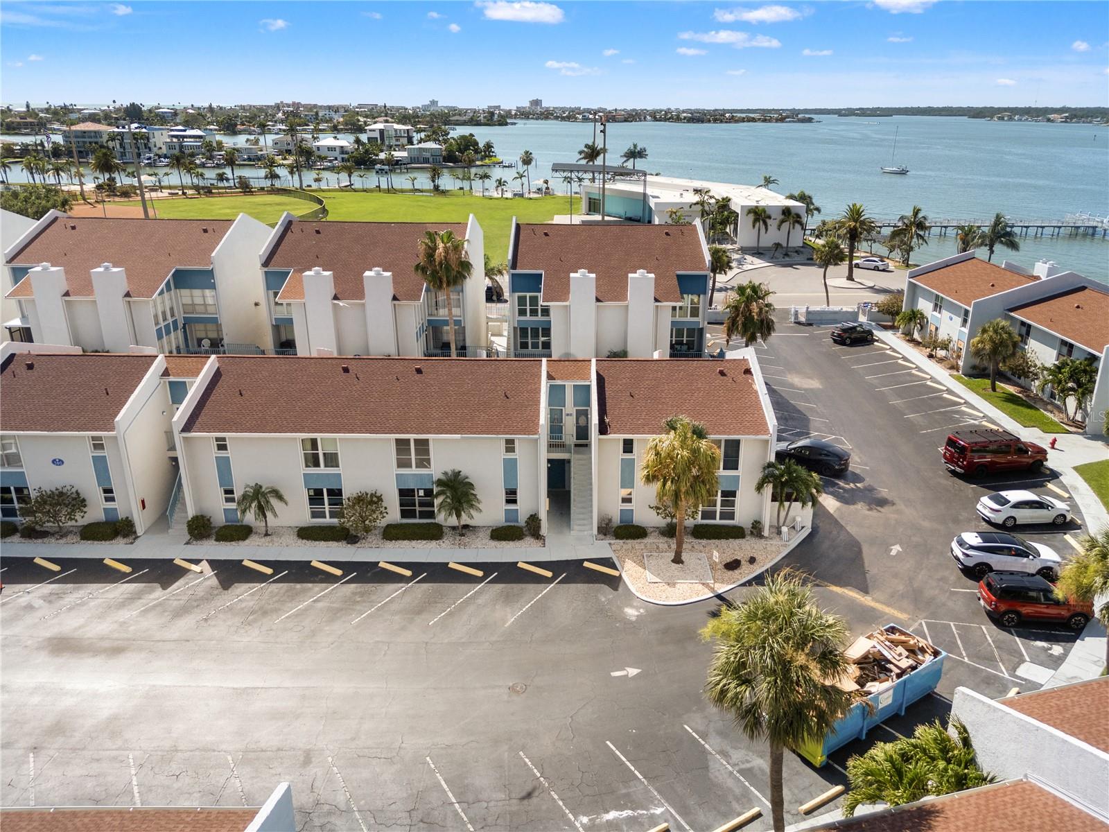 Listing photo id 0 for 380 Medallion Boulevard G