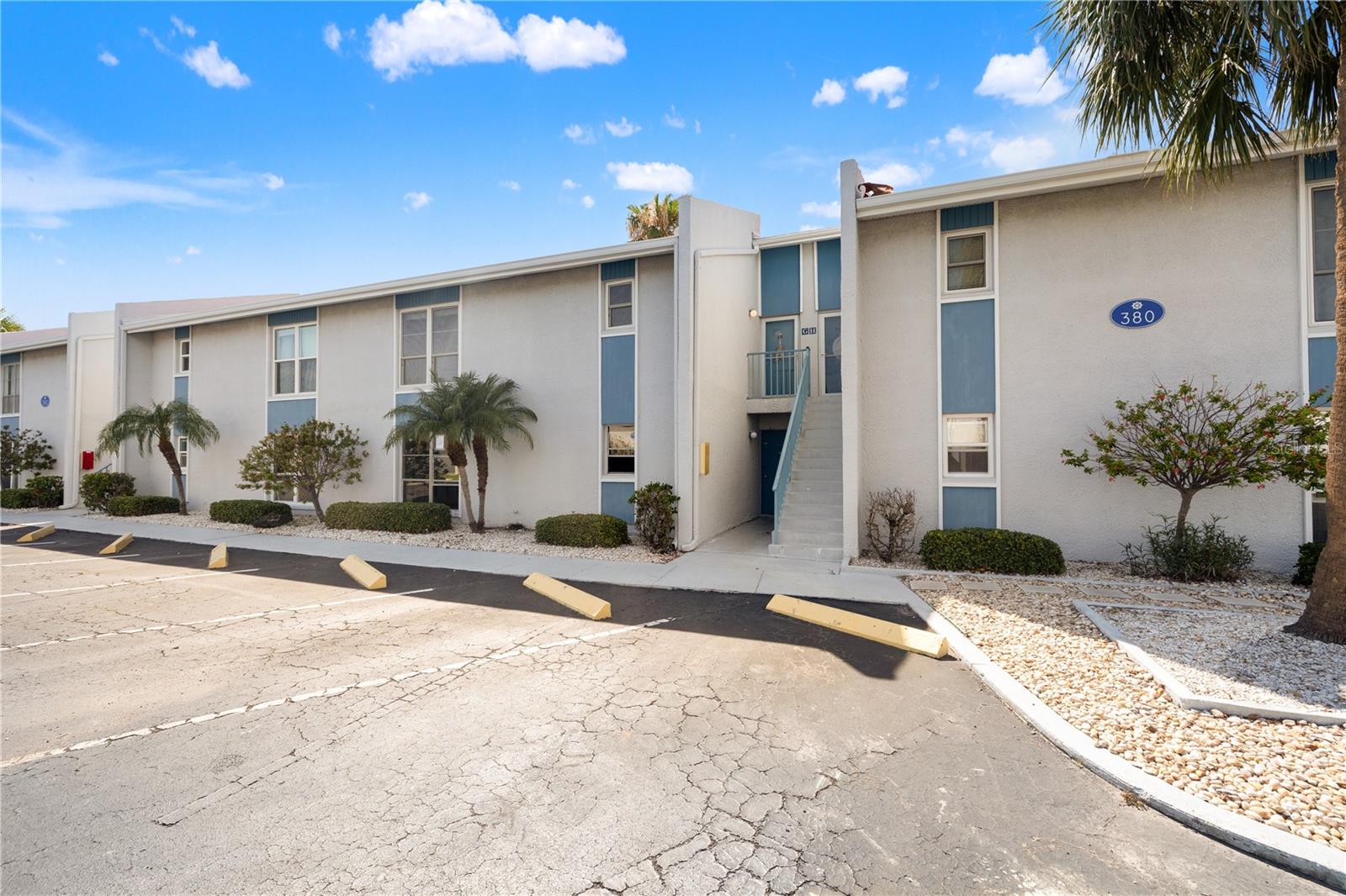Listing photo id 20 for 380 Medallion Boulevard G