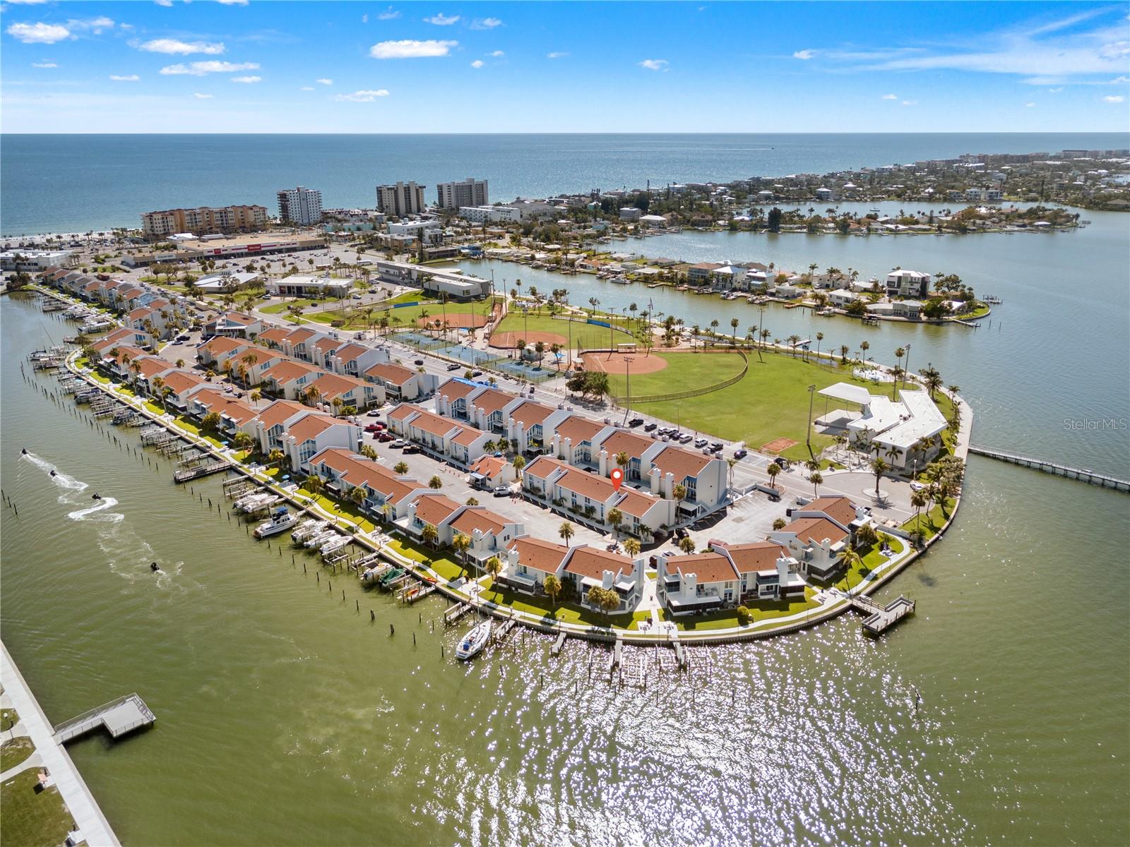 Listing photo id 21 for 380 Medallion Boulevard G