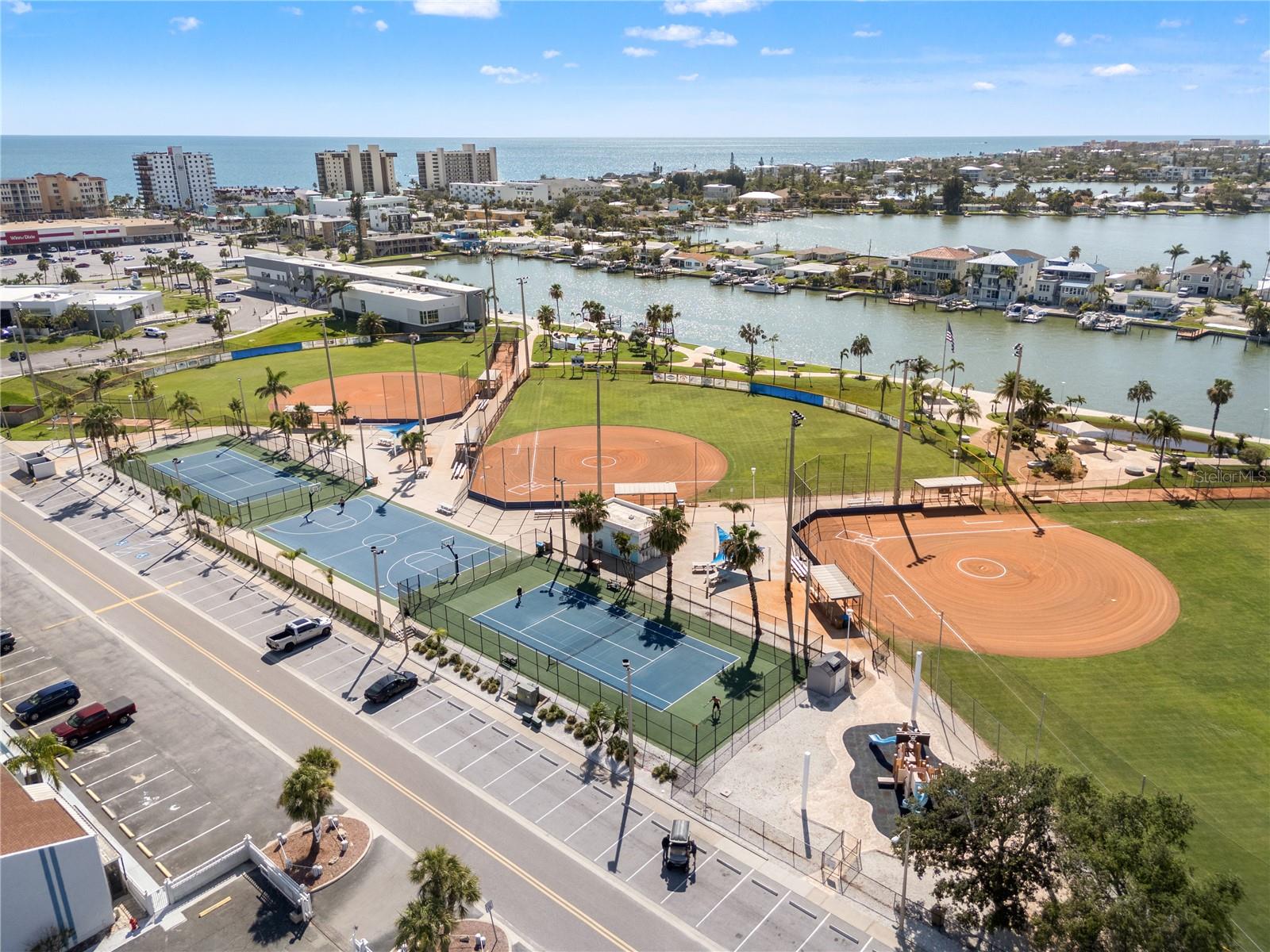 Listing photo id 24 for 380 Medallion Boulevard G