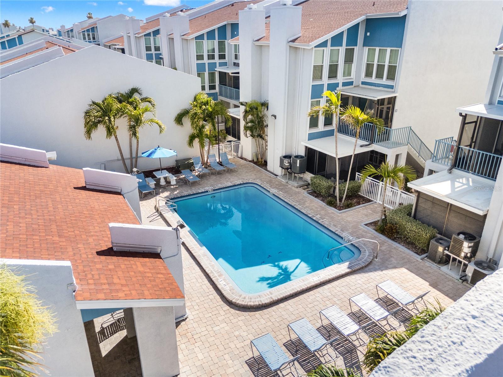 Listing photo id 25 for 380 Medallion Boulevard G