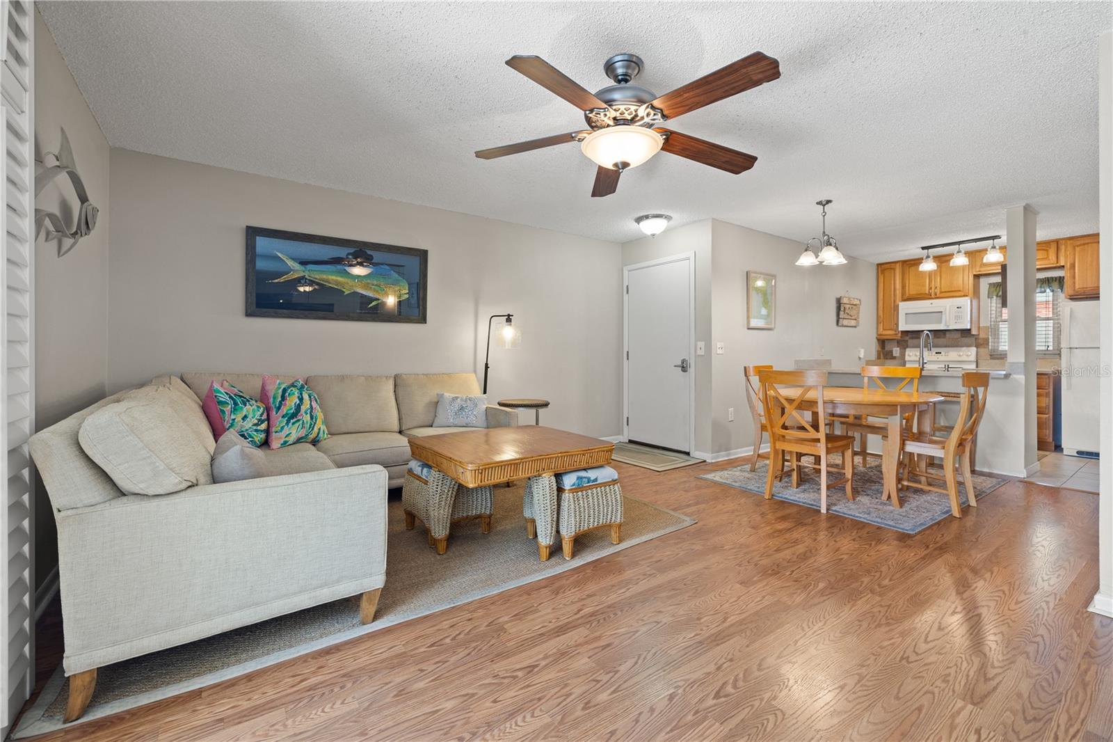 Listing photo id 4 for 380 Medallion Boulevard G